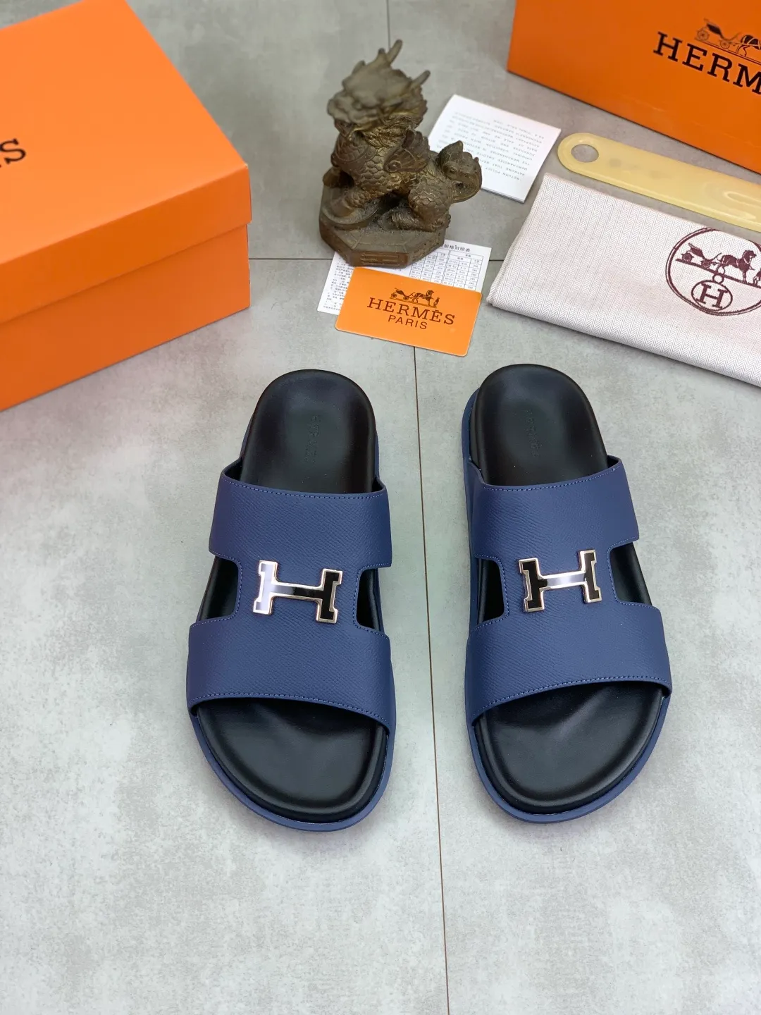 Men's shoes 💰P440 New [HERMES] high-end quality new Hermès slippers, made of imported calfskin, wear-resistant and non-slip rubber outsole. Fashionable and elegant code number: 39-44 (38 45 46 customized)